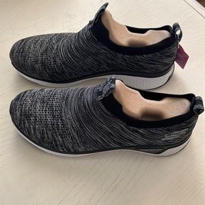 Brand new Skechers air cooled memory foam size 8